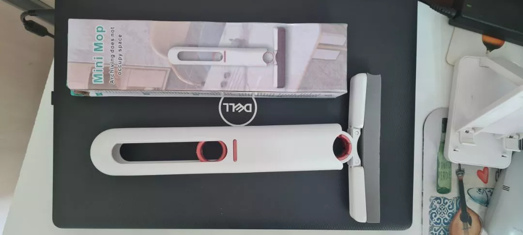 Kit Pia Seca ao lado de um notebook